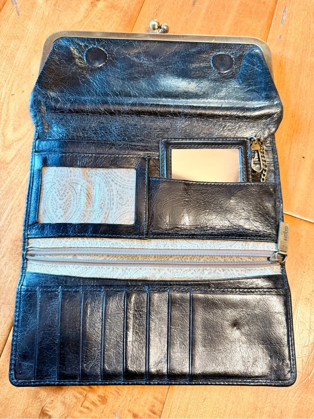 HOBO brand Black Leather Kiss-Lock Clutch Wallet - Picture 3 of 8